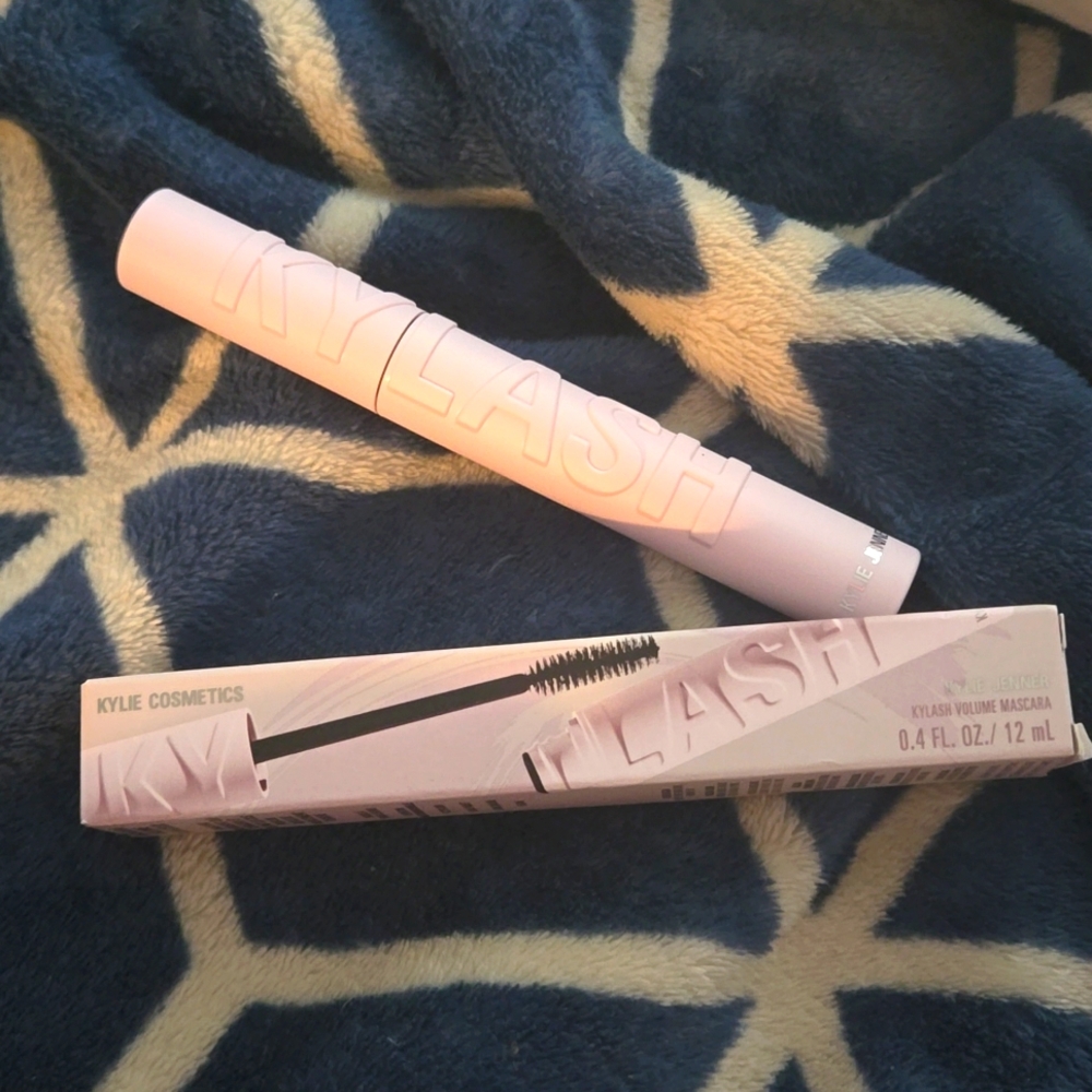 Kylie Cosmetics Kylash Volume Mascara Black